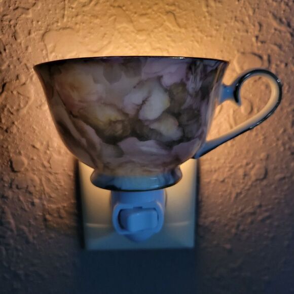 Vintage Porcelain Floral Teacup Nightlight - Picture 7 of 7